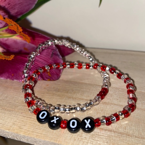 Handmade XOXO Alphabet Glass Beaded Bracelet - Picture 5 of 6